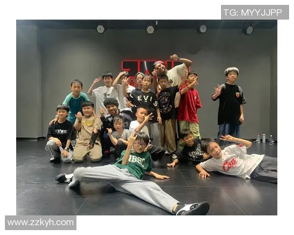 南京街舞队与西安街舞队赛后复盘探讨团队协作与默契的重要性